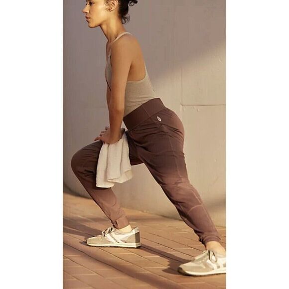 NWT FREE PEOPLE MOVEMENT Sz S HIGH FIVES JOGGERS IN BROWN - Picture 1 of 3